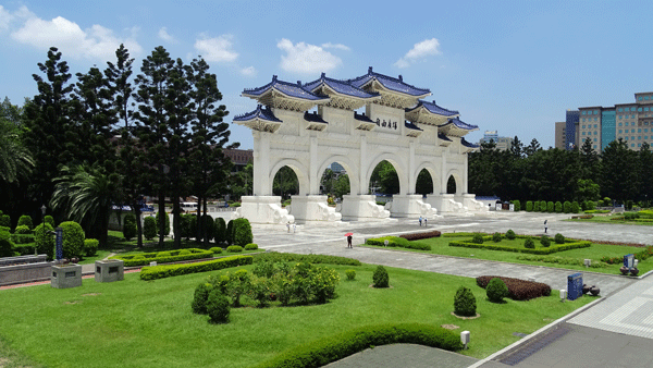 Door-Chiang-Kai-Shek-Memorial-Hall